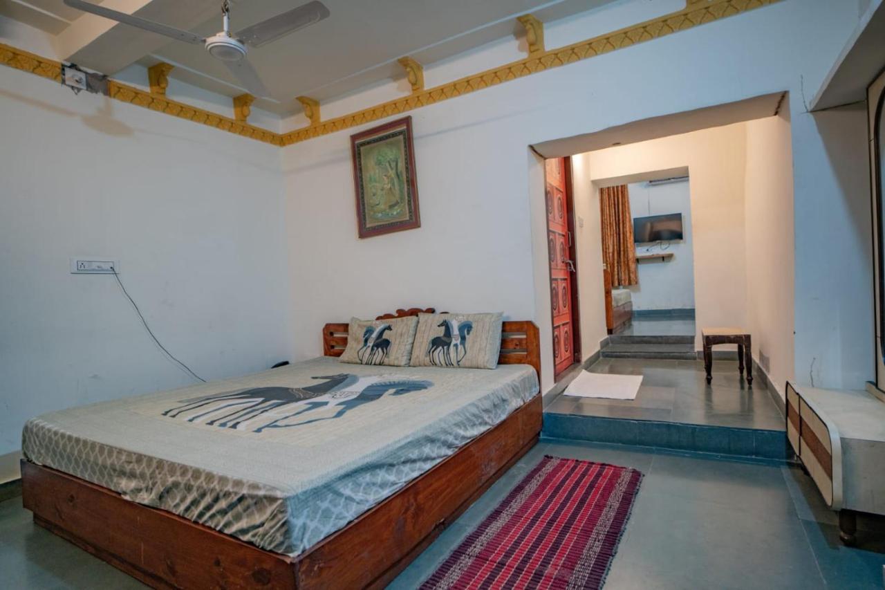 Hotel Ambavgarh Palace 烏代浦 外观 照片
