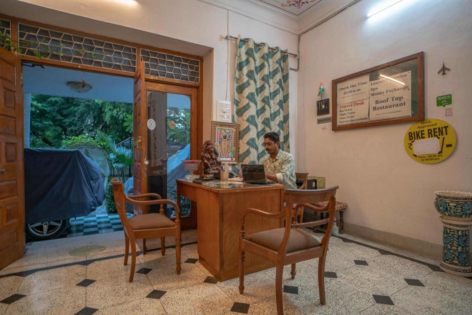 Hotel Ambavgarh Palace 烏代浦 外观 照片