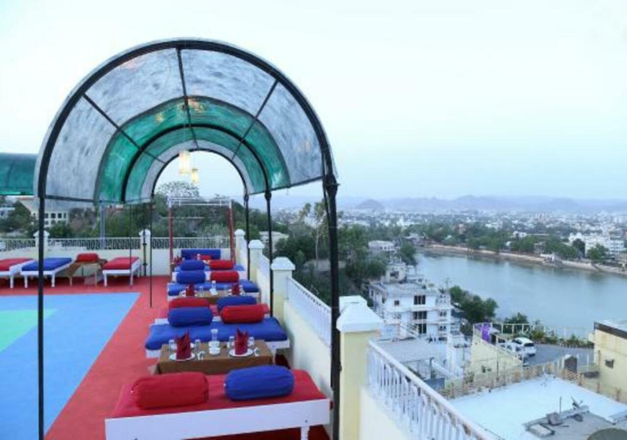 Hotel Ambavgarh Palace 烏代浦 外观 照片