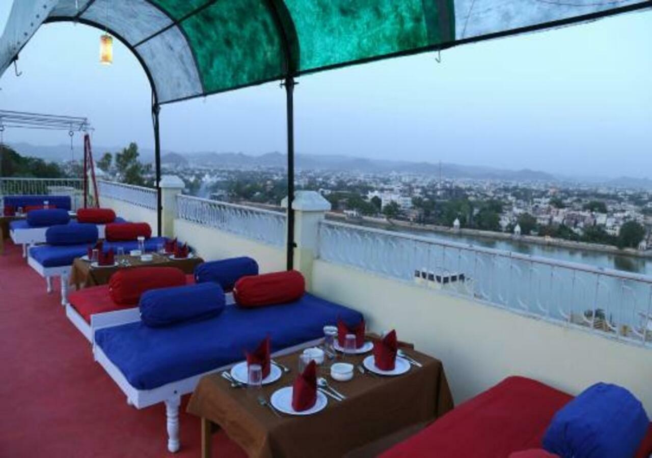 Hotel Ambavgarh Palace 烏代浦 外观 照片